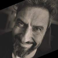 Luis Gil headshot